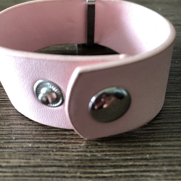 Faux Leather pink button cuff - Picture 2 of 3